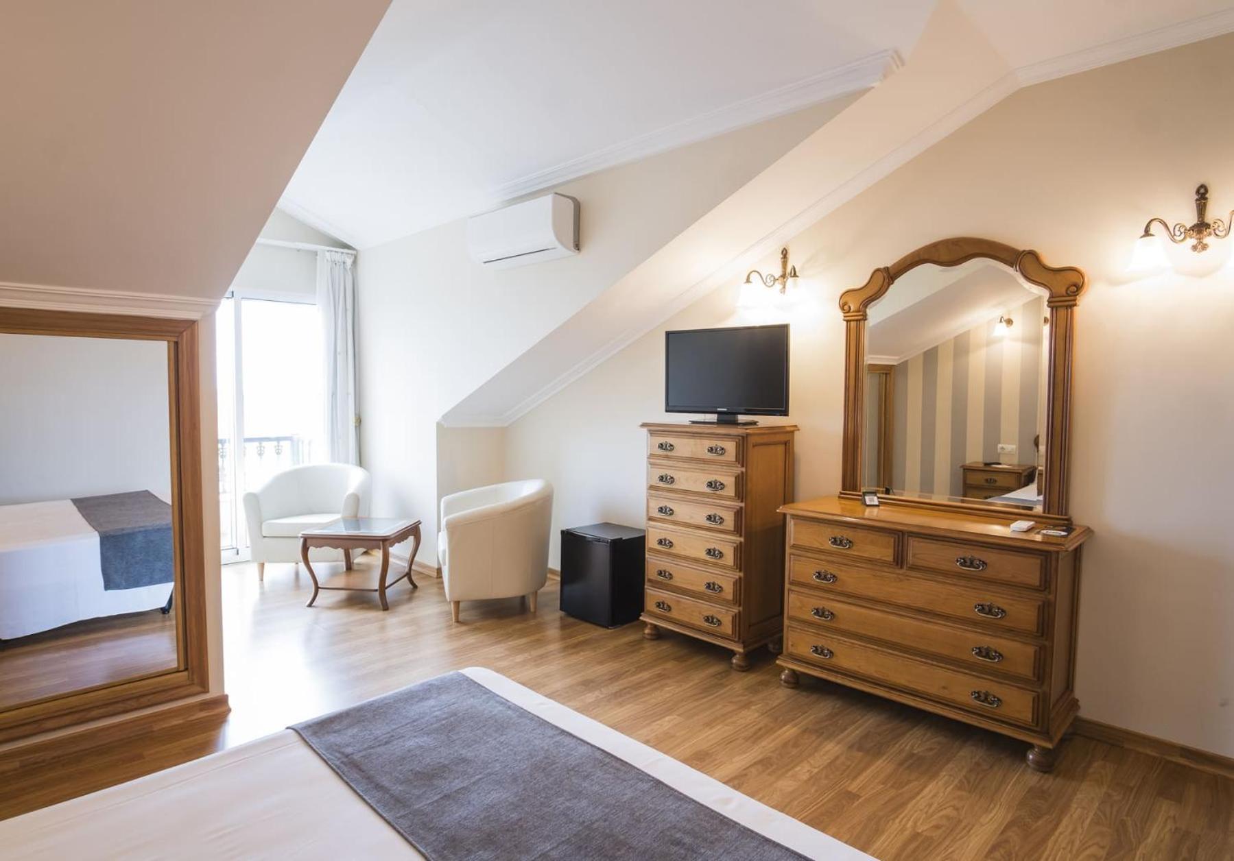 Alda Alpina Hotel Вилануева де Ароса Екстериор снимка