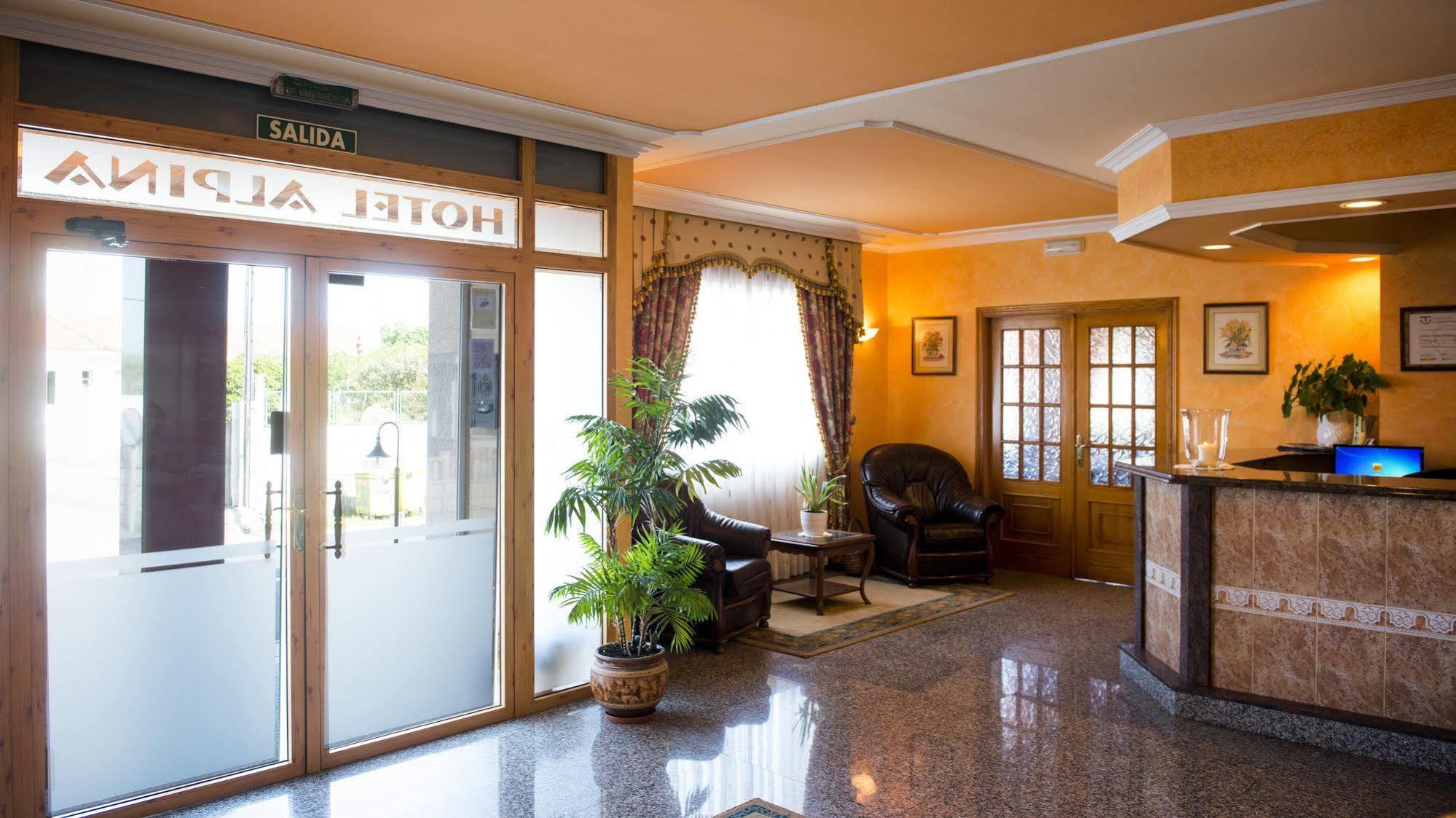 Alda Alpina Hotel Вилануева де Ароса Екстериор снимка